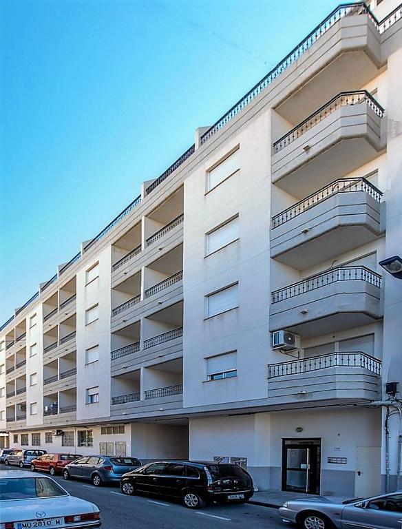 Schoene Wohnung Mit Pool , Wi-Fi Und Privat Garage Torrevieja Ngoại thất bức ảnh
