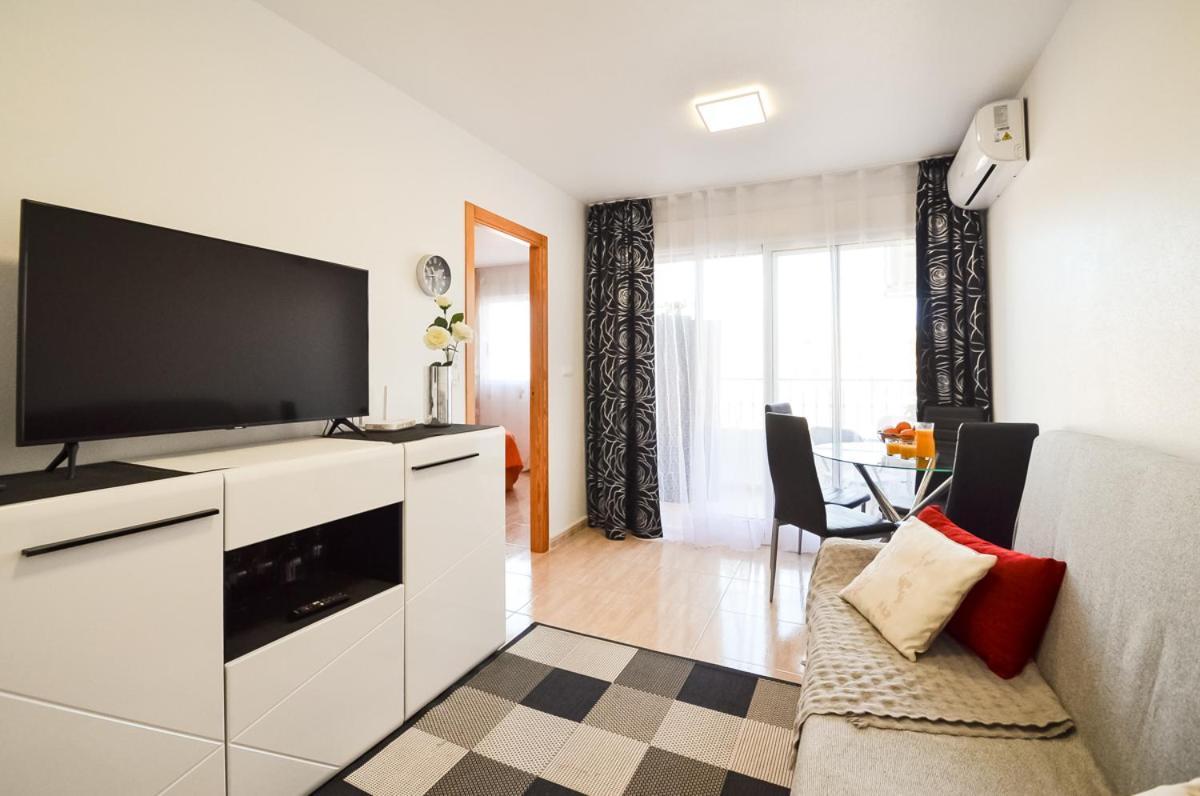 Schoene Wohnung Mit Pool , Wi-Fi Und Privat Garage Torrevieja Ngoại thất bức ảnh