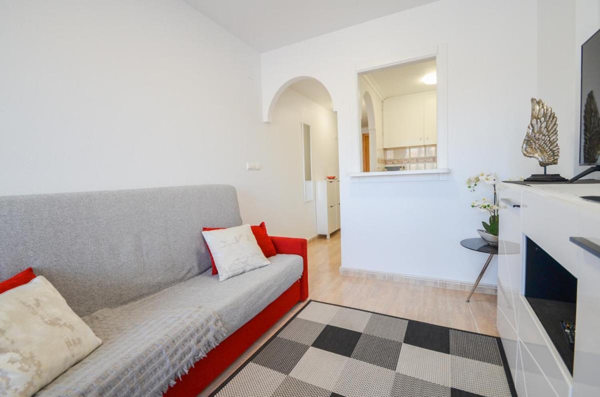 Schoene Wohnung Mit Pool , Wi-Fi Und Privat Garage Torrevieja Ngoại thất bức ảnh