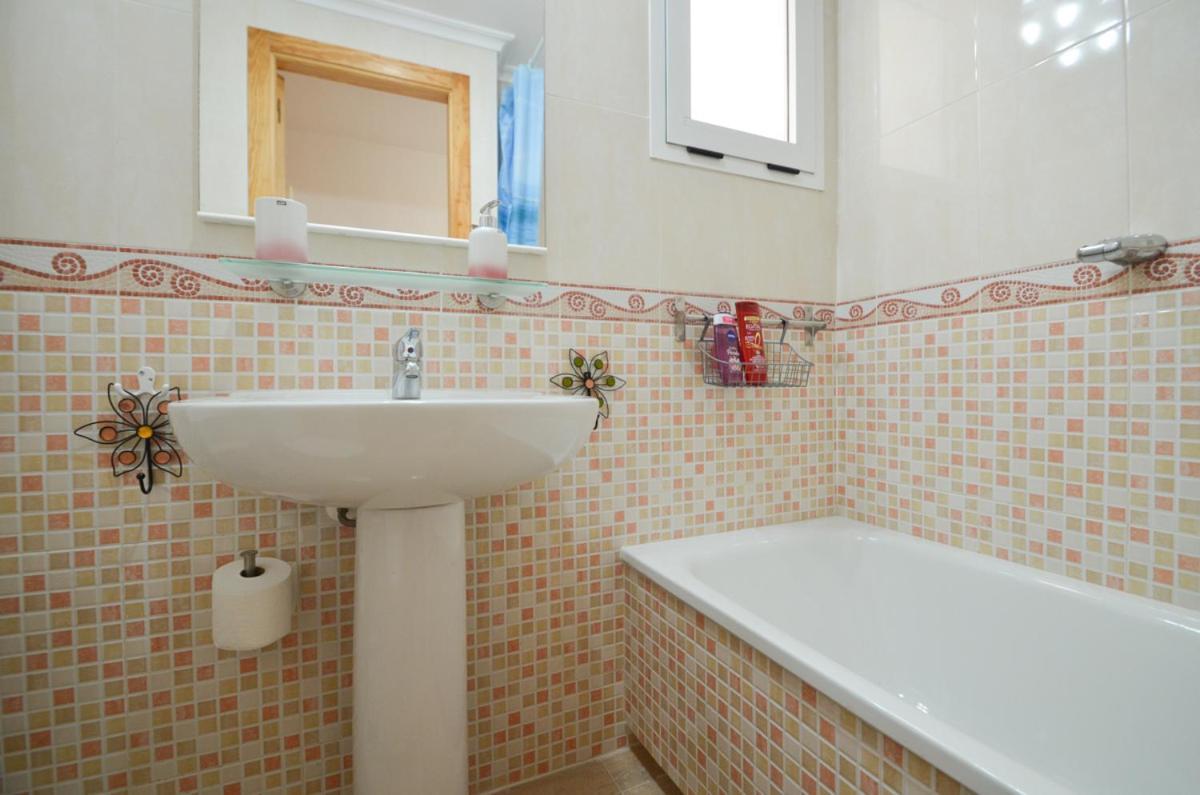 Schoene Wohnung Mit Pool , Wi-Fi Und Privat Garage Torrevieja Ngoại thất bức ảnh