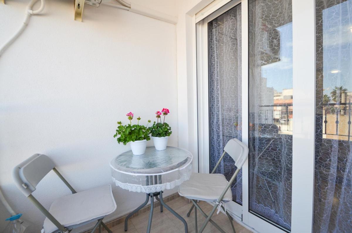 Schoene Wohnung Mit Pool , Wi-Fi Und Privat Garage Torrevieja Ngoại thất bức ảnh