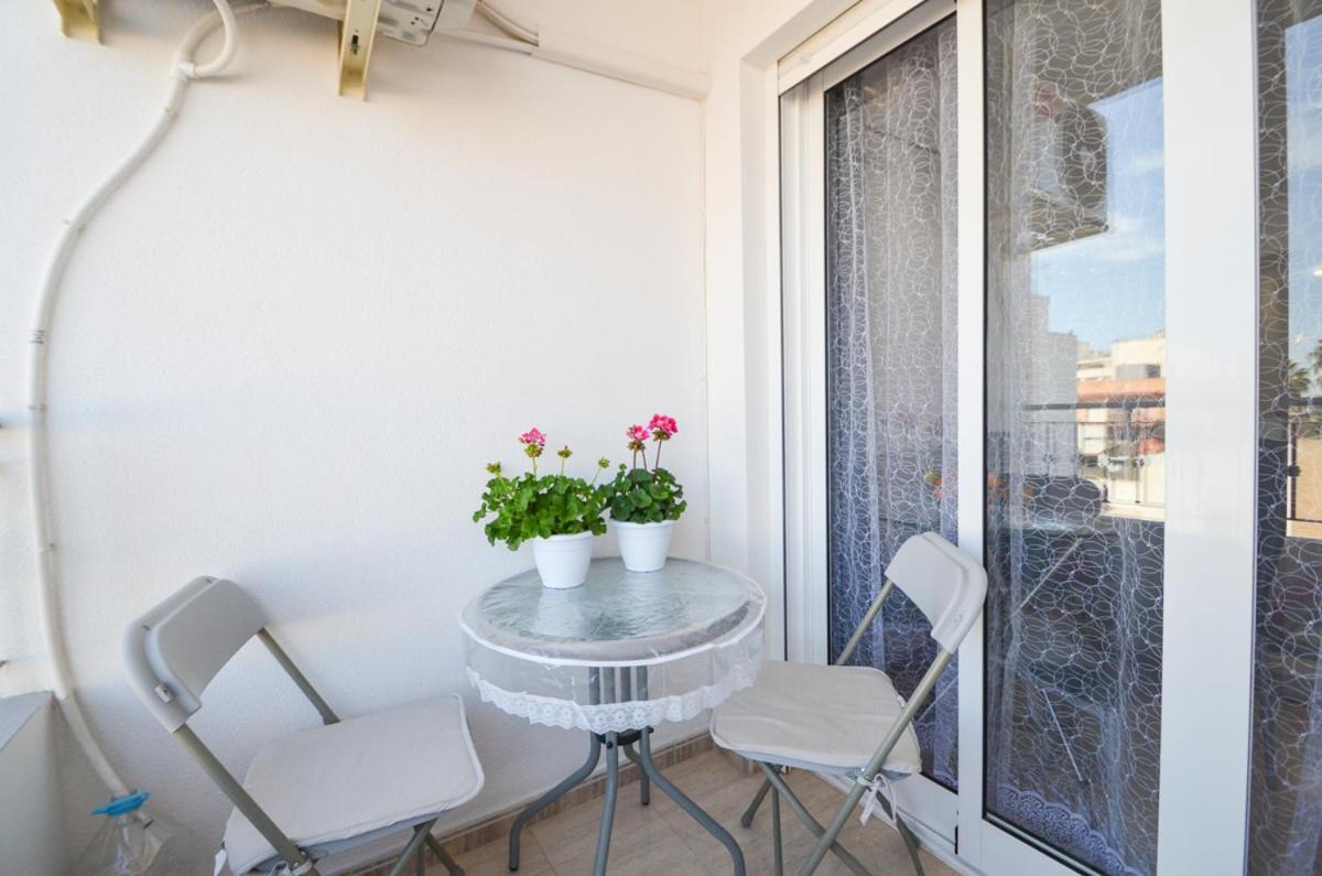 Schoene Wohnung Mit Pool , Wi-Fi Und Privat Garage Torrevieja Ngoại thất bức ảnh