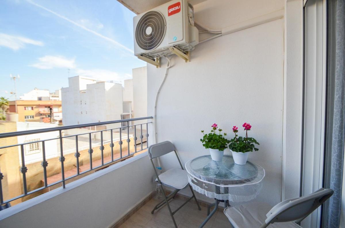 Schoene Wohnung Mit Pool , Wi-Fi Und Privat Garage Torrevieja Ngoại thất bức ảnh