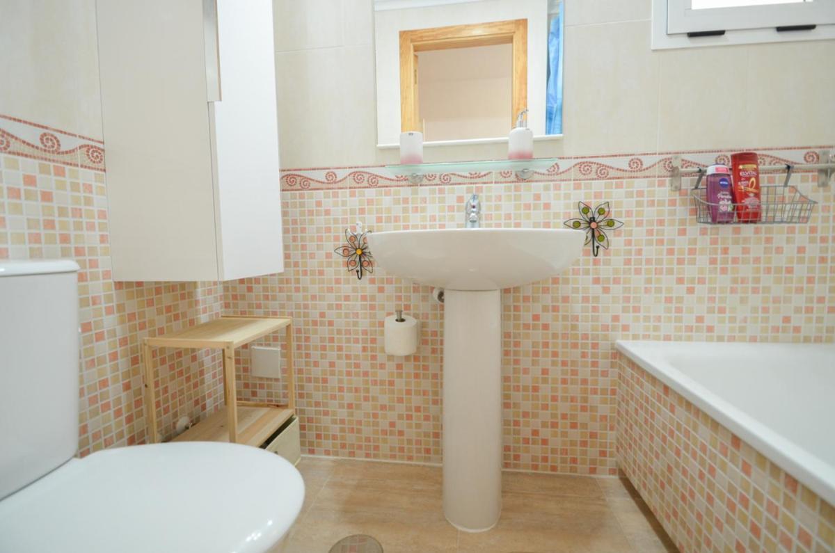 Schoene Wohnung Mit Pool , Wi-Fi Und Privat Garage Torrevieja Ngoại thất bức ảnh